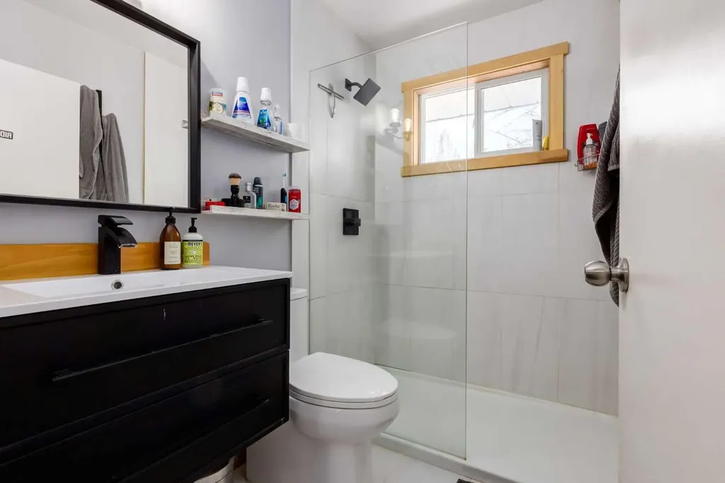 1415 43 Street SW Calgary AB T3C 2A3