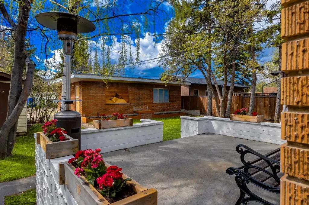 1415 43 Street SW Calgary AB T3C 2A3