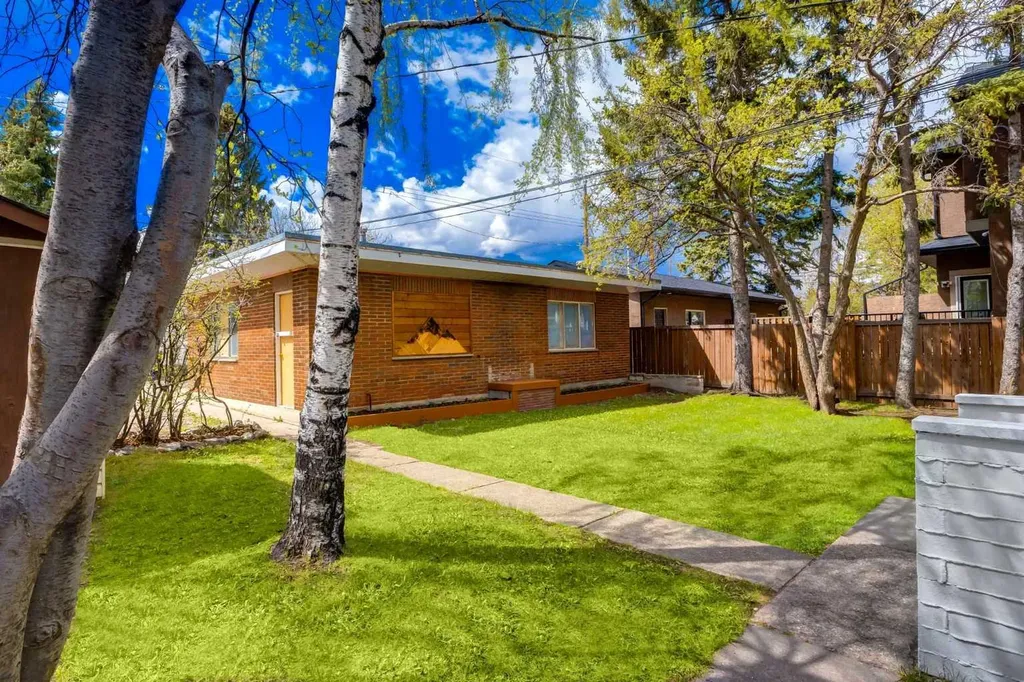 1415 43 Street SW Calgary AB T3C 2A3
