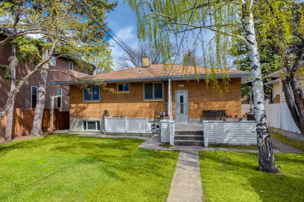 1415 43 Street SW Calgary AB T3C 2A3