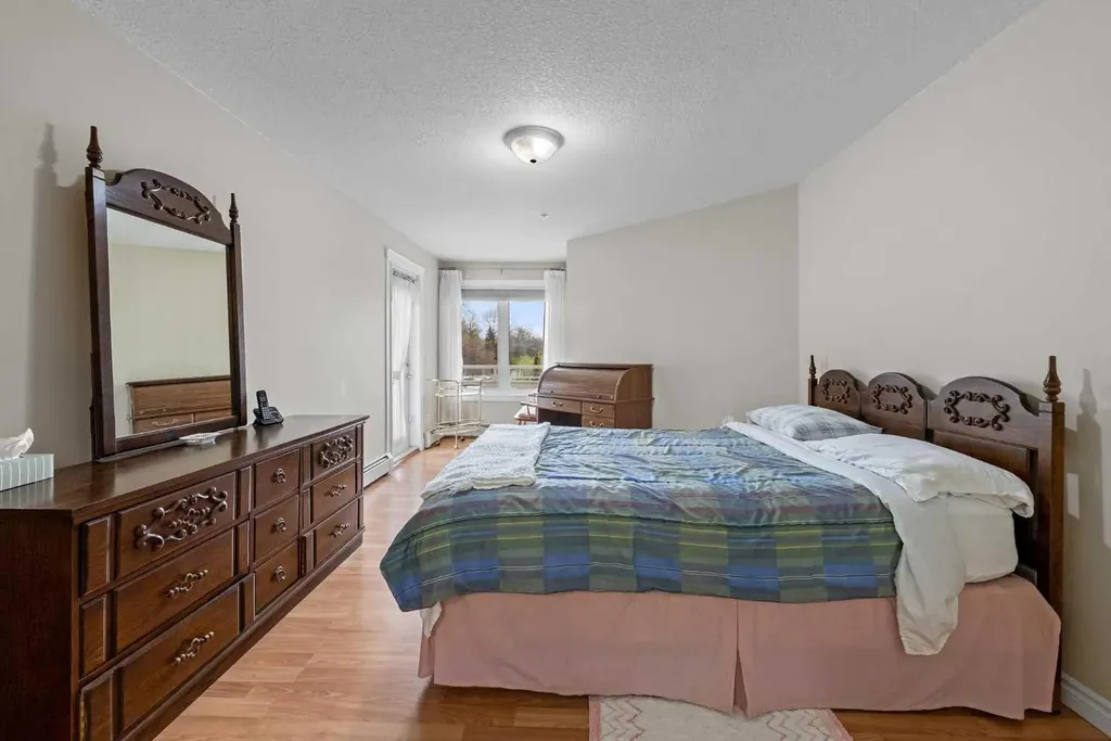 5419 49 Avenue Camrose AB T4V 0N6