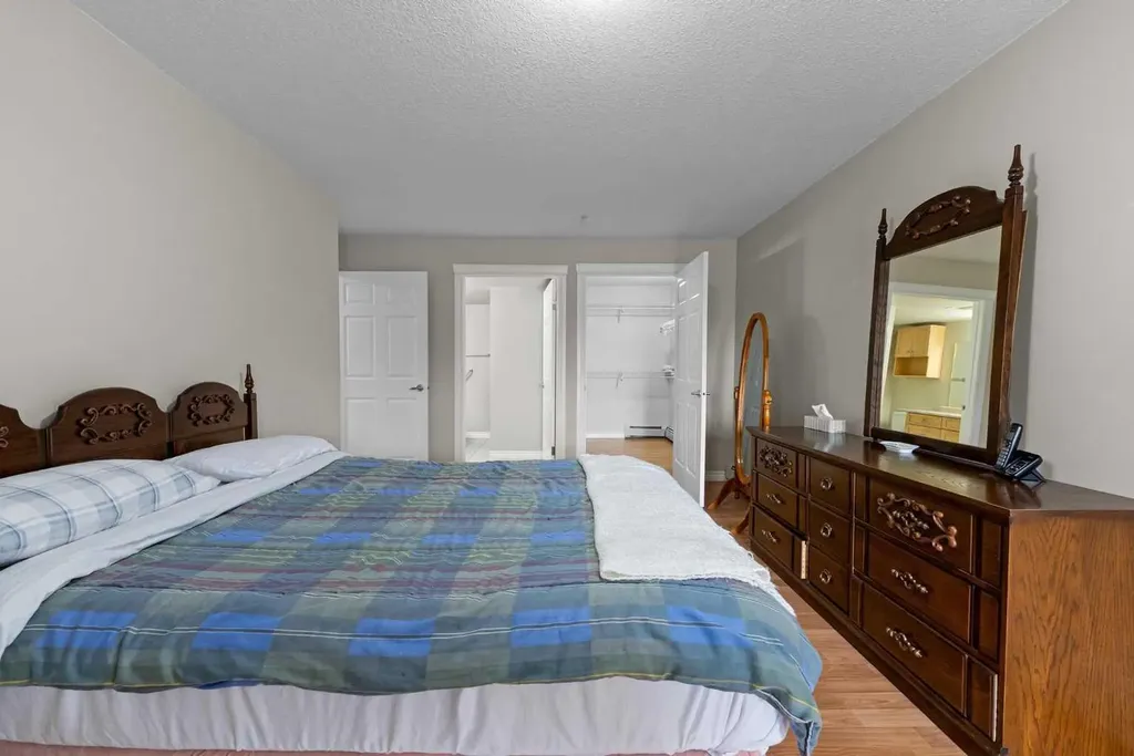 5419 49 Avenue Camrose AB T4V 0N6
