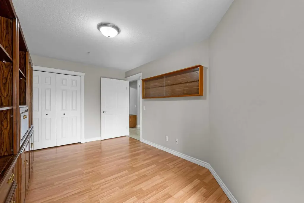 5419 49 Avenue Camrose AB T4V 0N6