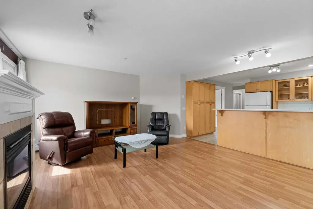 5419 49 Avenue Camrose AB T4V 0N6