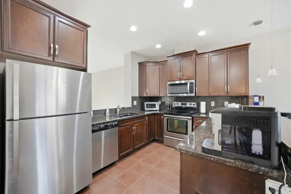402 Wentworth Villas SW Calgary AB t3h0k6