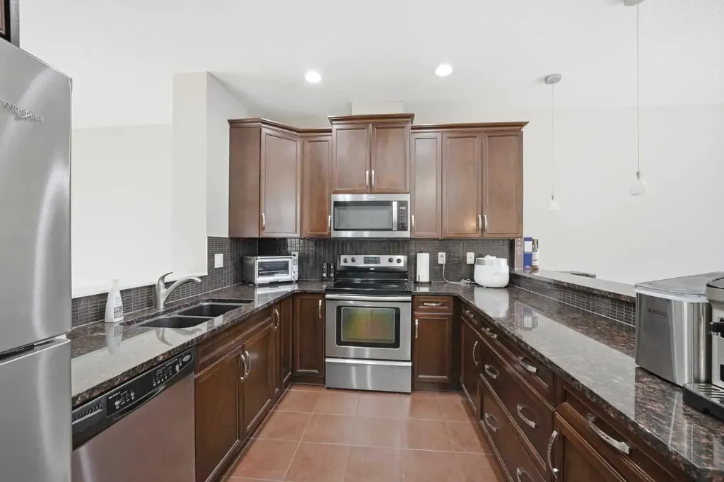 402 Wentworth Villas SW Calgary AB t3h0k6