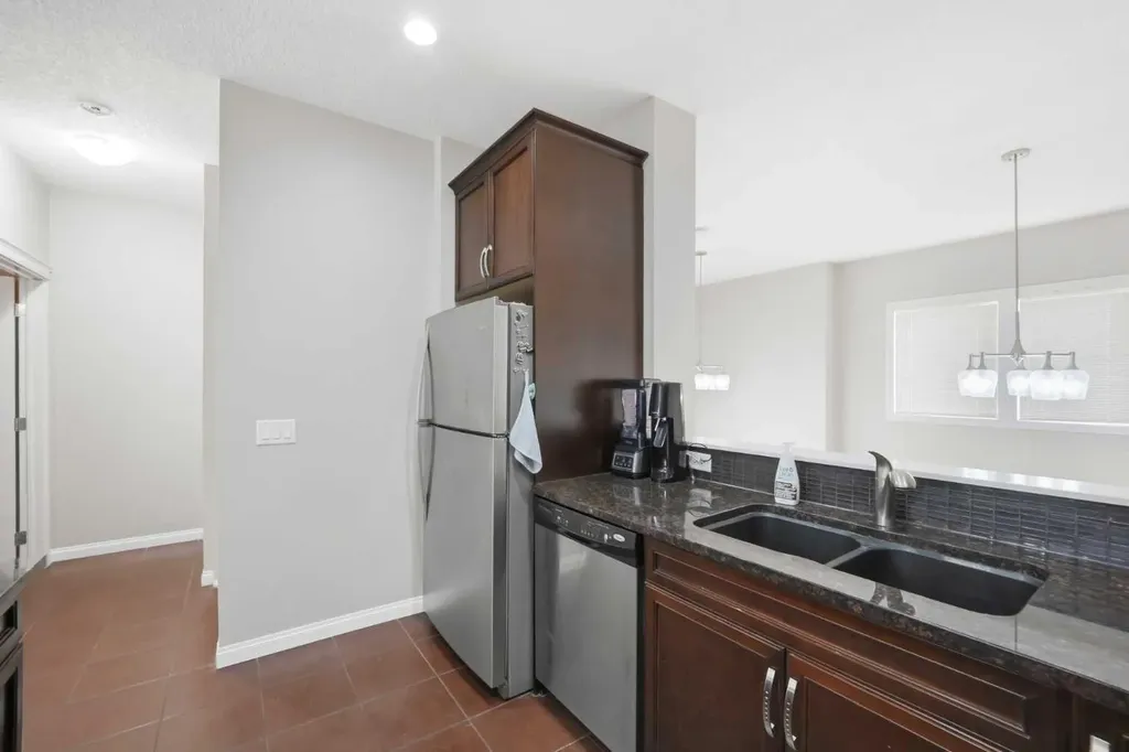 402 Wentworth Villas SW Calgary AB t3h0k6