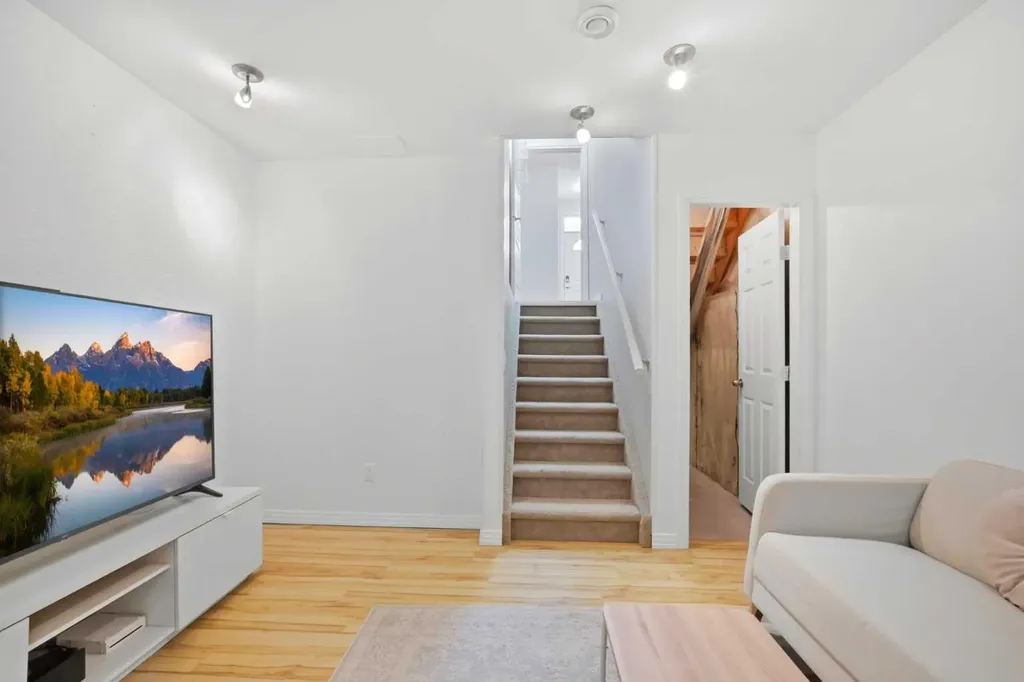 402 Wentworth Villas SW Calgary AB t3h0k6