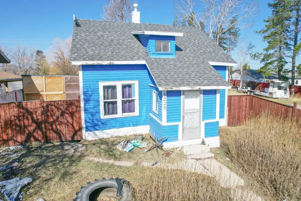 5220 52 Street Mirror AB T0B 3C0