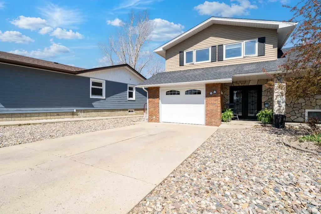 88 Cypress Way SE Medicine Hat AB T1B 1G8