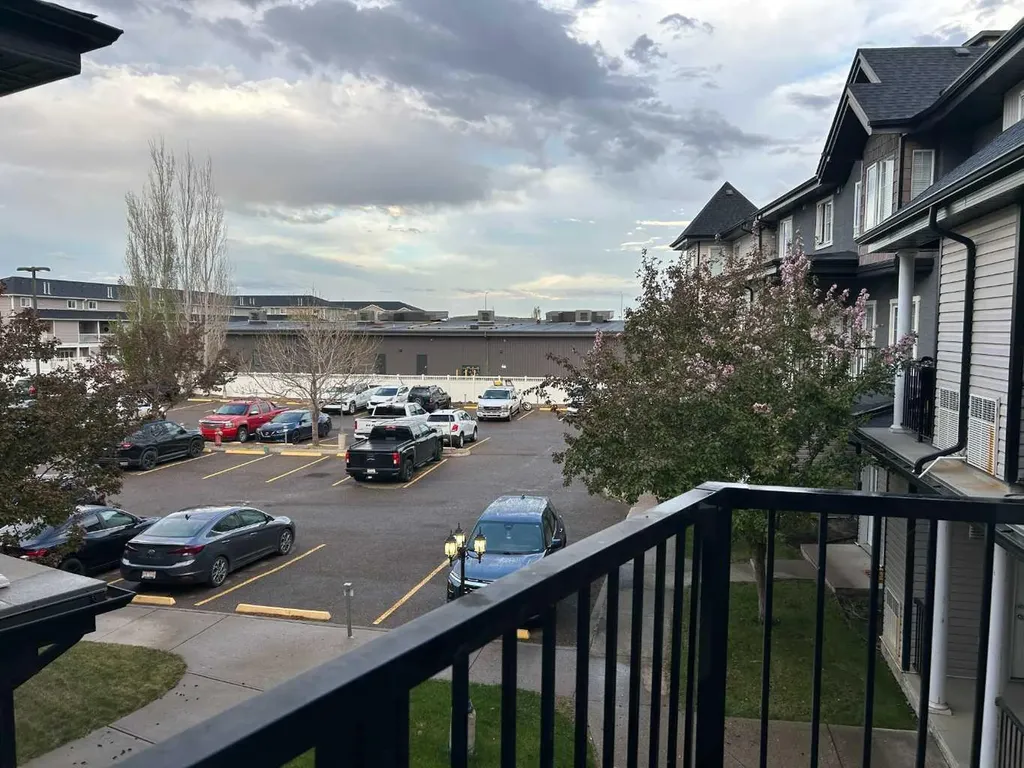 298 Somerset Way SE Medicine Hat AB T1B0E9