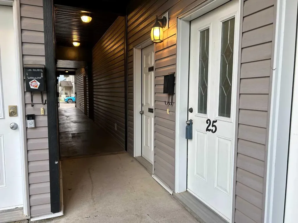 298 Somerset Way SE Medicine Hat AB T1B0E9