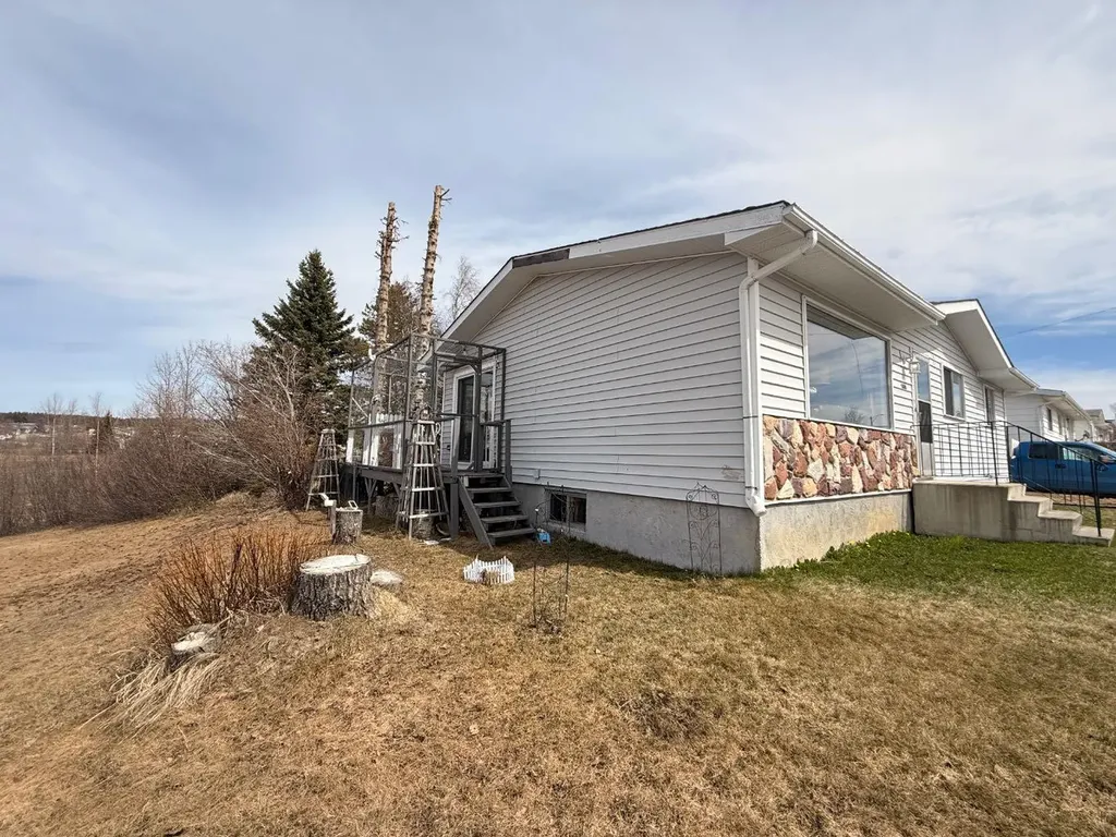 5020 Oxford Avenue Swan Hills AB T0G2C0