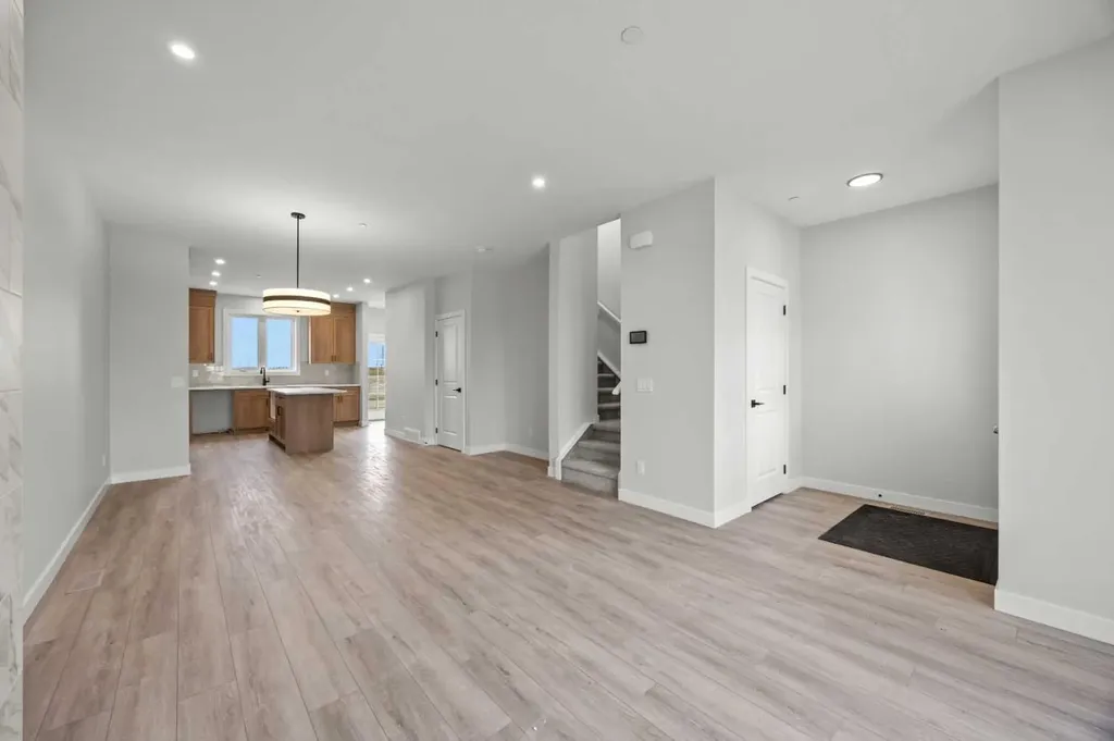 21 Hotchkiss Gardens SE Calgary AB T3S 0T7