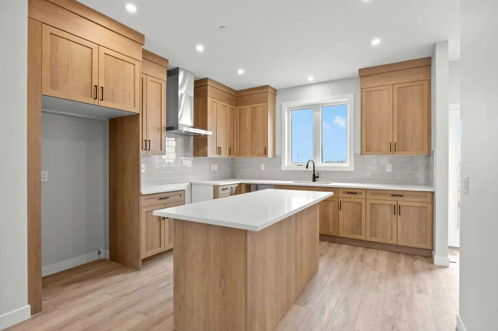 21 Hotchkiss Gardens SE Calgary AB T3S 0T7