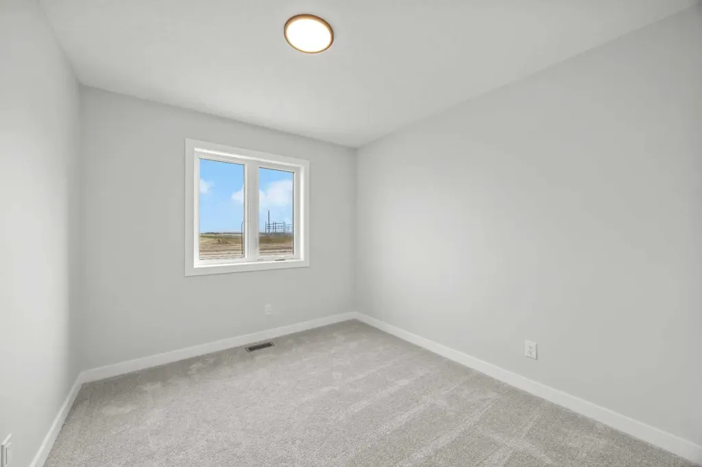 21 Hotchkiss Gardens SE Calgary AB T3S 0T7