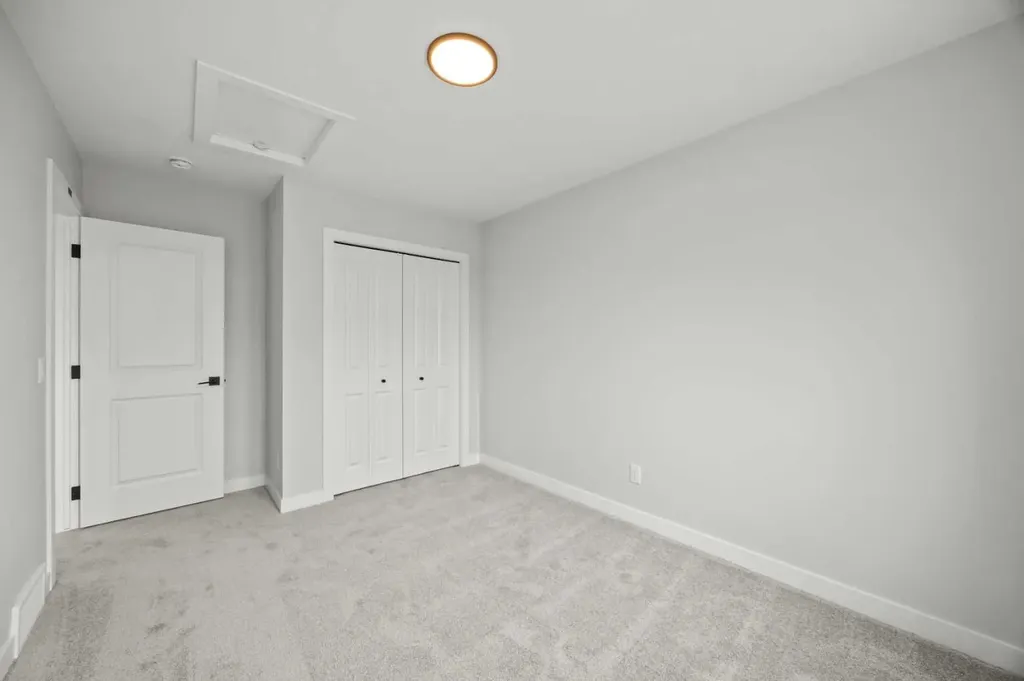 21 Hotchkiss Gardens SE Calgary AB T3S 0T7