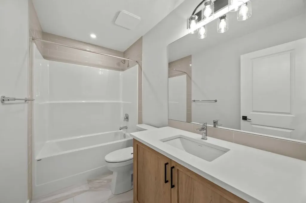 21 Hotchkiss Gardens SE Calgary AB T3S 0T7