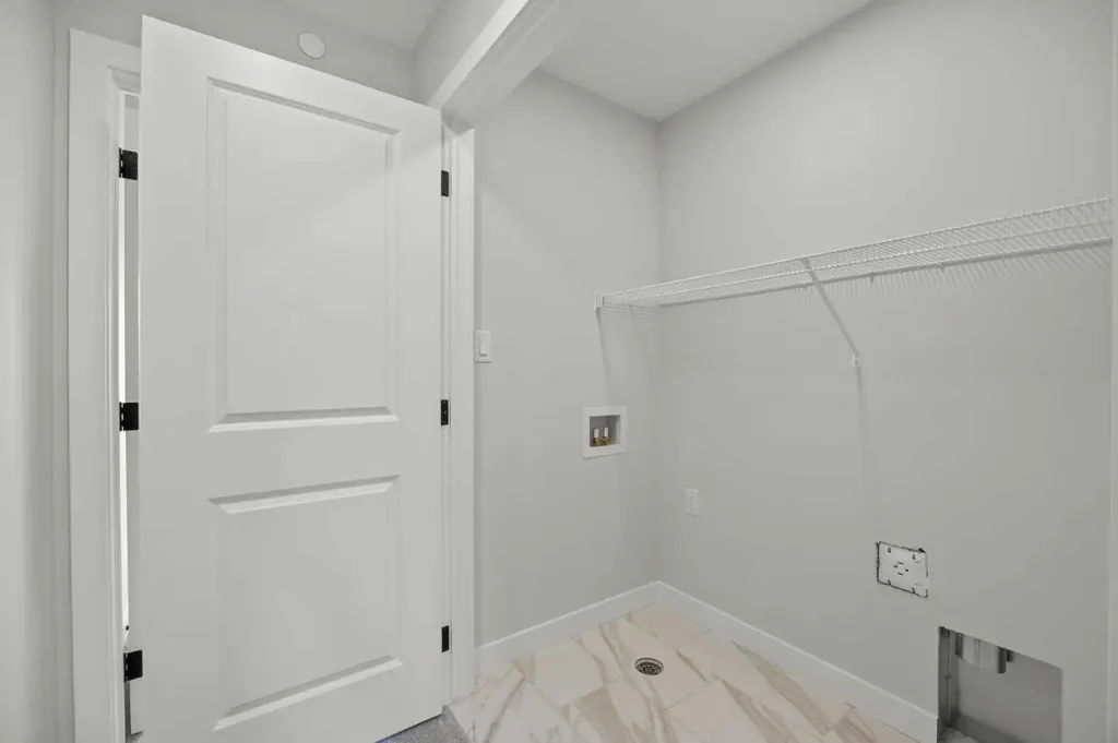 21 Hotchkiss Gardens SE Calgary AB T3S 0T7