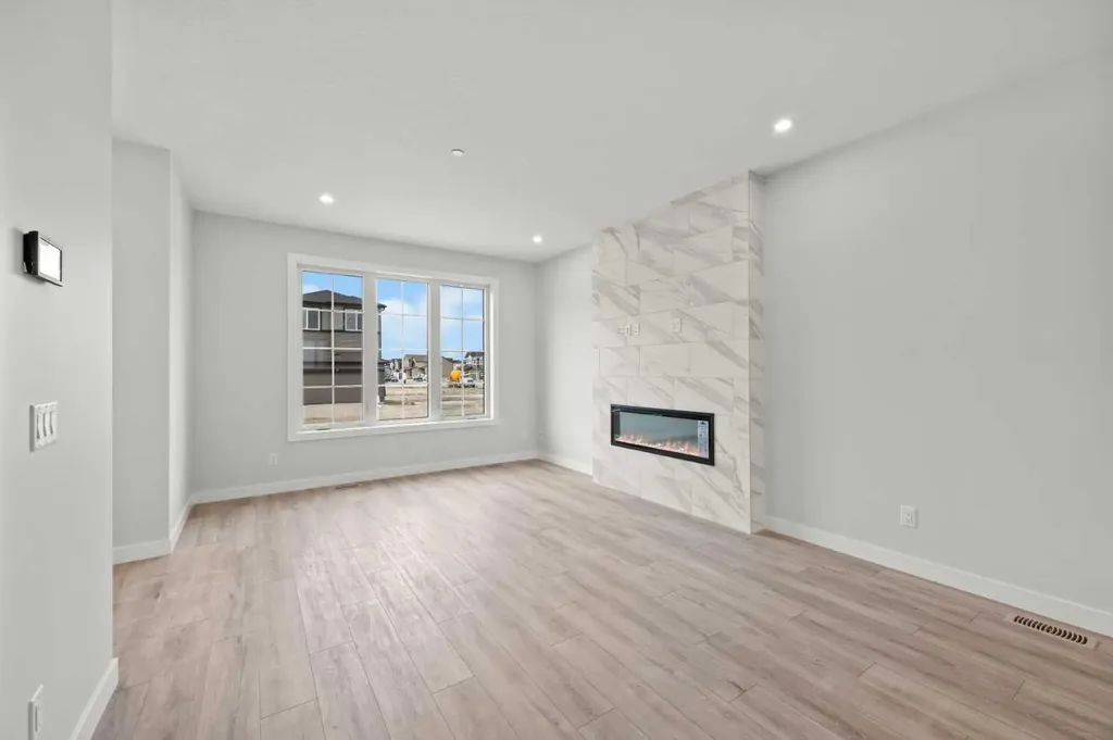 21 Hotchkiss Gardens SE Calgary AB T3S 0T7