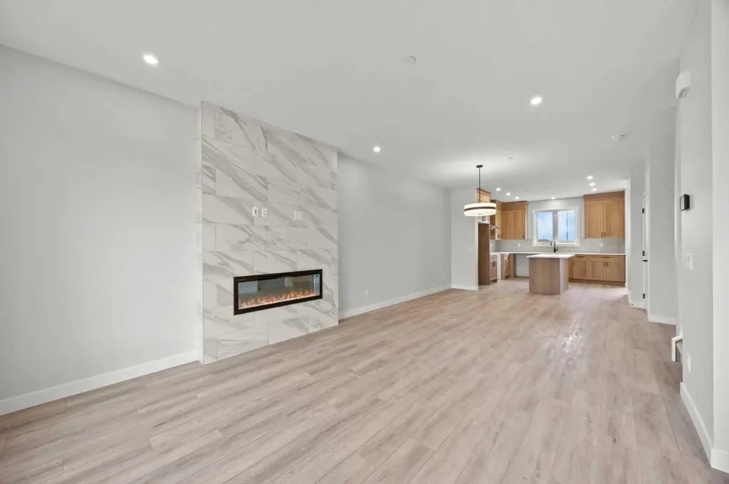 21 Hotchkiss Gardens SE Calgary AB T3S 0T7