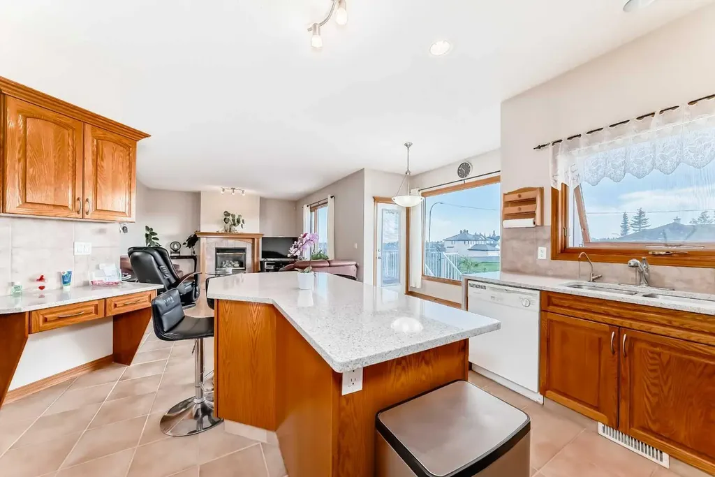 75 Hampstead Way NW Calgary AB T3A 6E5