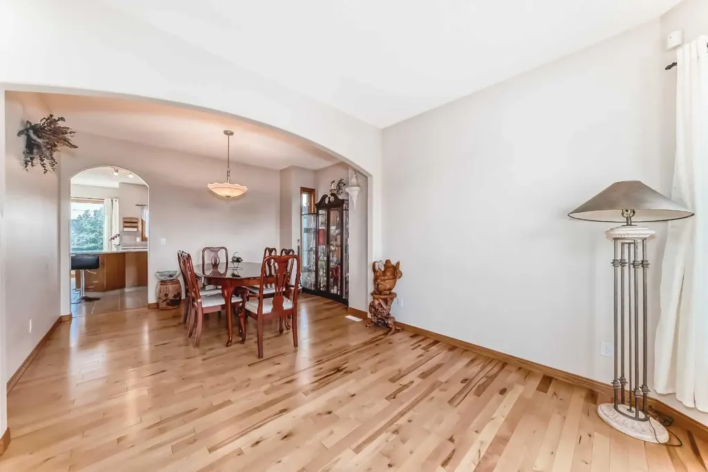 75 Hampstead Way NW Calgary AB T3A 6E5
