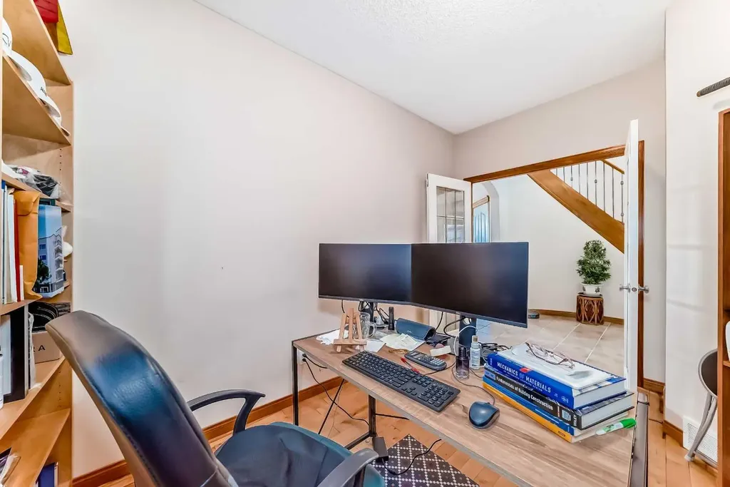75 Hampstead Way NW Calgary AB T3A 6E5
