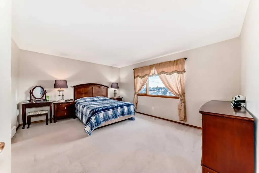 75 Hampstead Way NW Calgary AB T3A 6E5