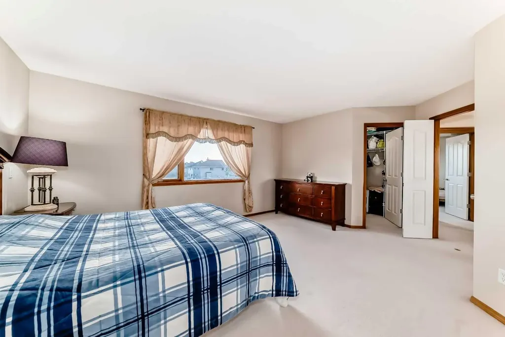 75 Hampstead Way NW Calgary AB T3A 6E5