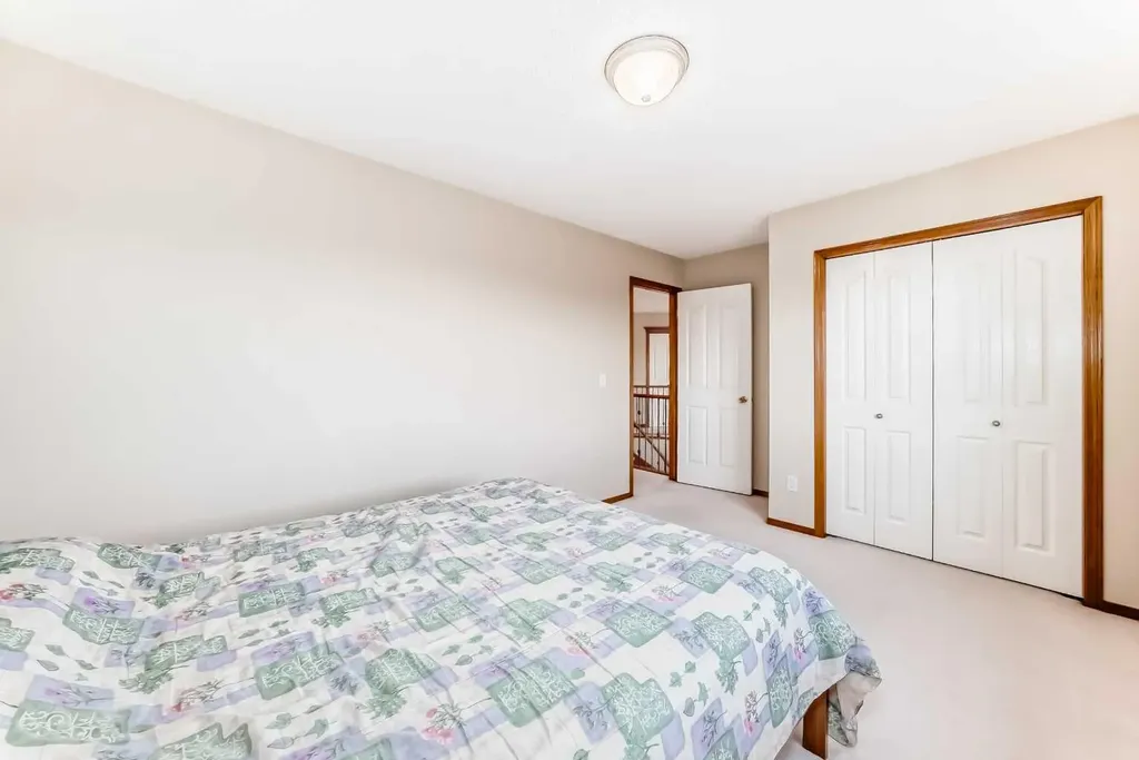 75 Hampstead Way NW Calgary AB T3A 6E5