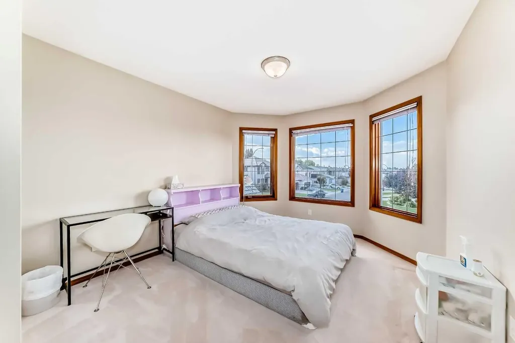 75 Hampstead Way NW Calgary AB T3A 6E5