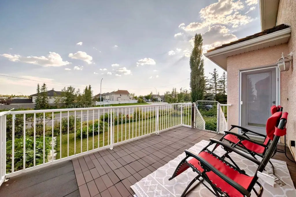 75 Hampstead Way NW Calgary AB T3A 6E5