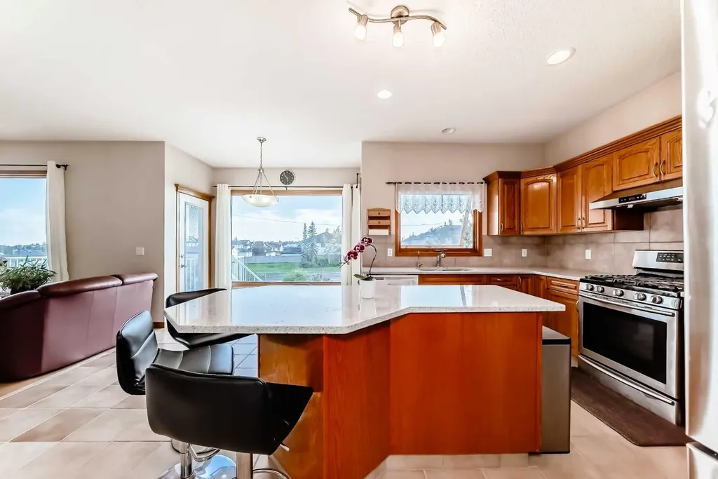 75 Hampstead Way NW Calgary AB T3A 6E5