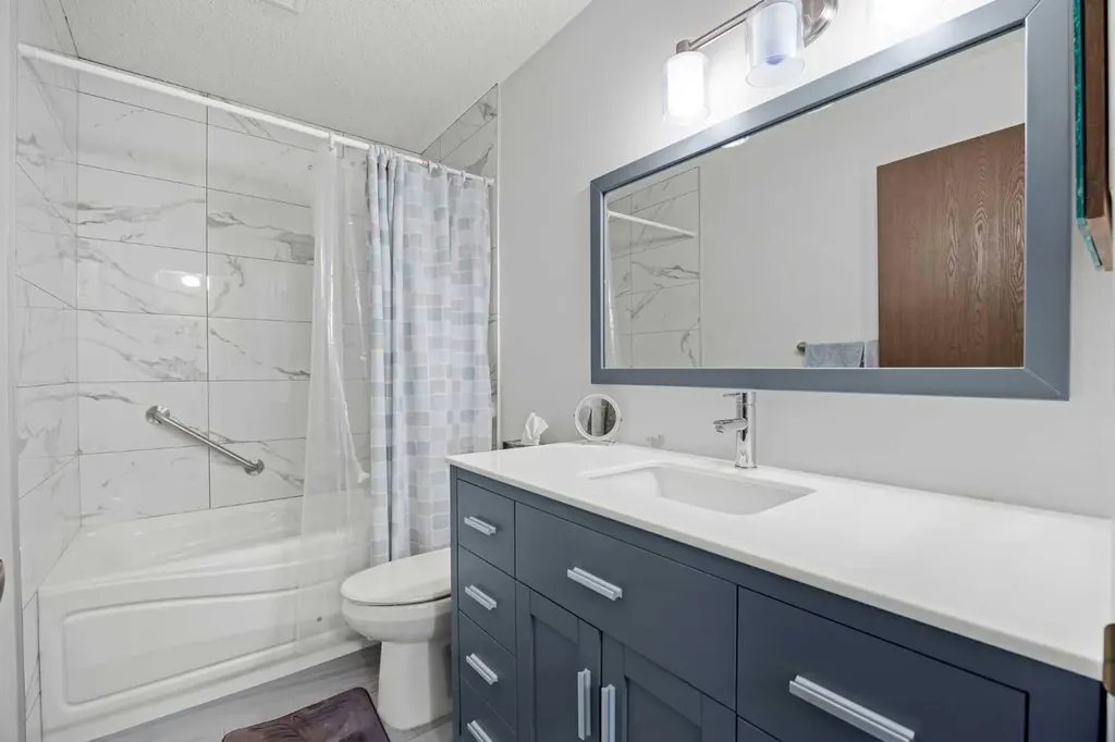4940 39 Avenue SW Calgary AB T3E 6M7