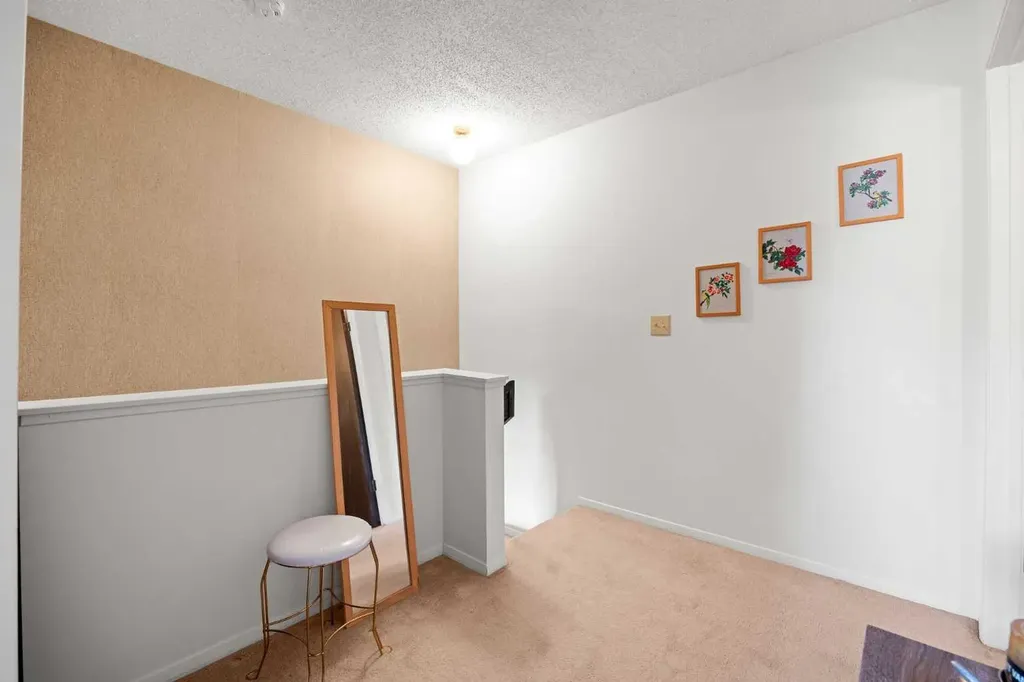 4940 39 Avenue SW Calgary AB T3E 6M7