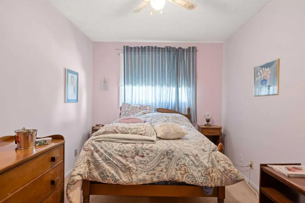 4940 39 Avenue SW Calgary AB T3E 6M7