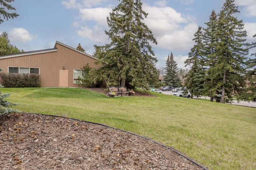 4940 39 Avenue SW Calgary AB T3E 6M7