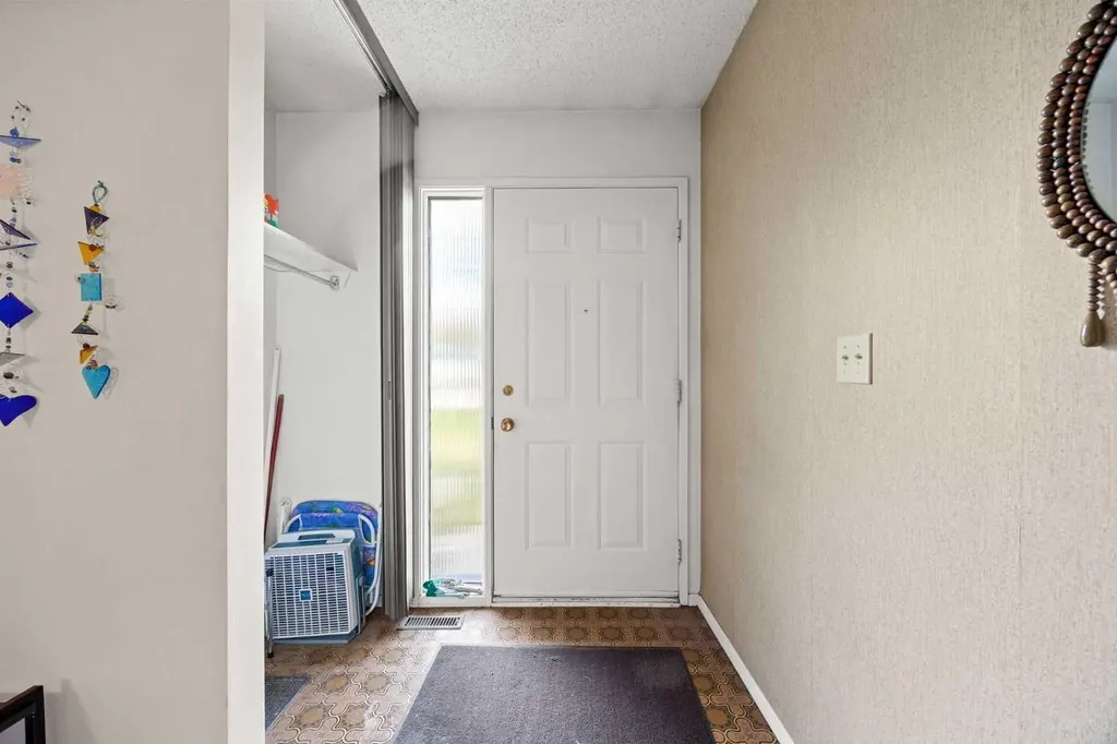 4940 39 Avenue SW Calgary AB T3E 6M7