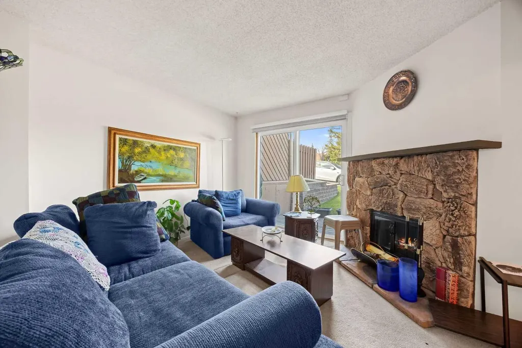 4940 39 Avenue SW Calgary AB T3E 6M7