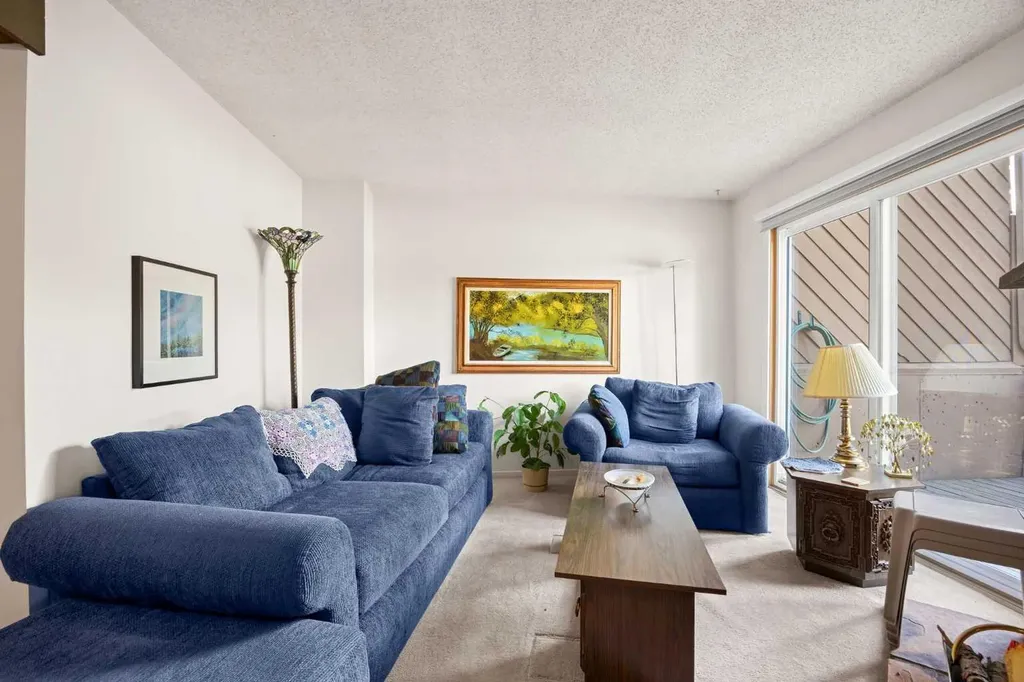 4940 39 Avenue SW Calgary AB T3E 6M7