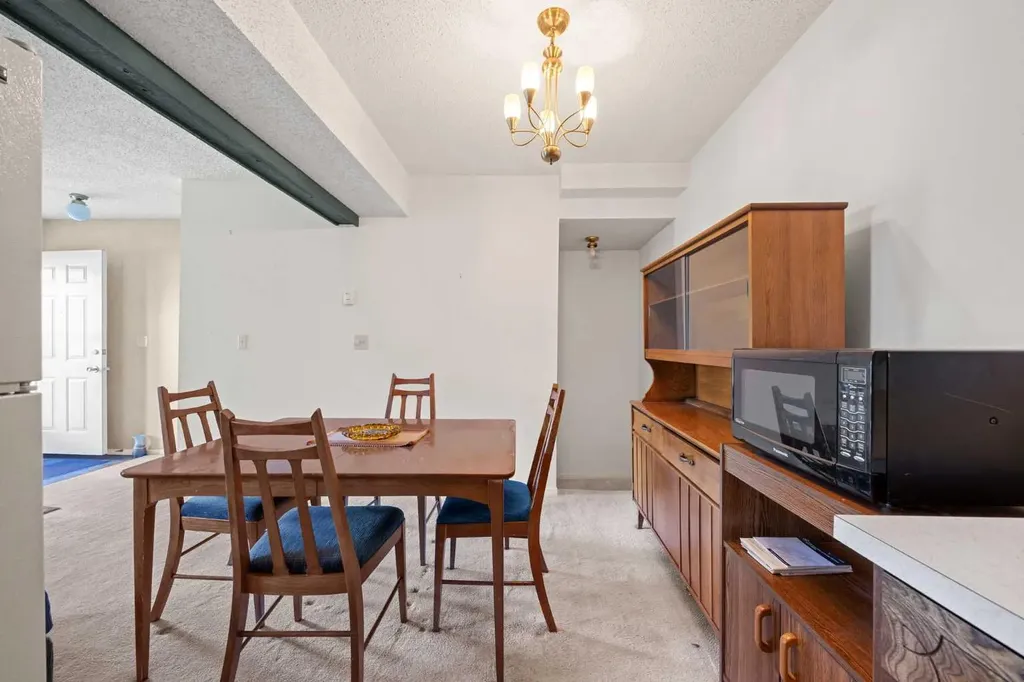 4940 39 Avenue SW Calgary AB T3E 6M7