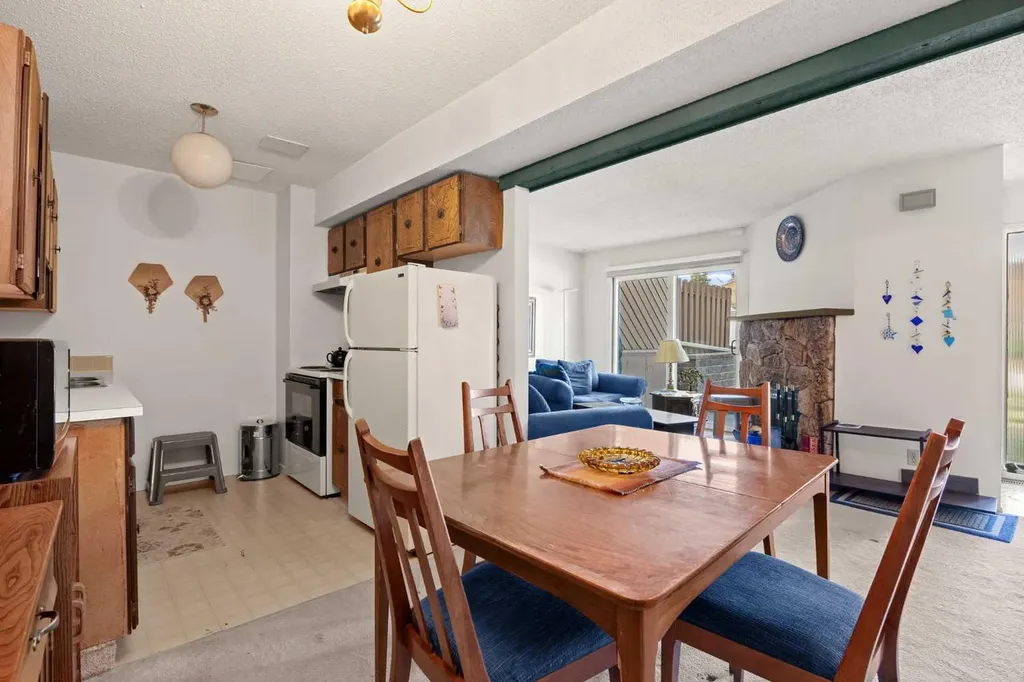4940 39 Avenue SW Calgary AB T3E 6M7