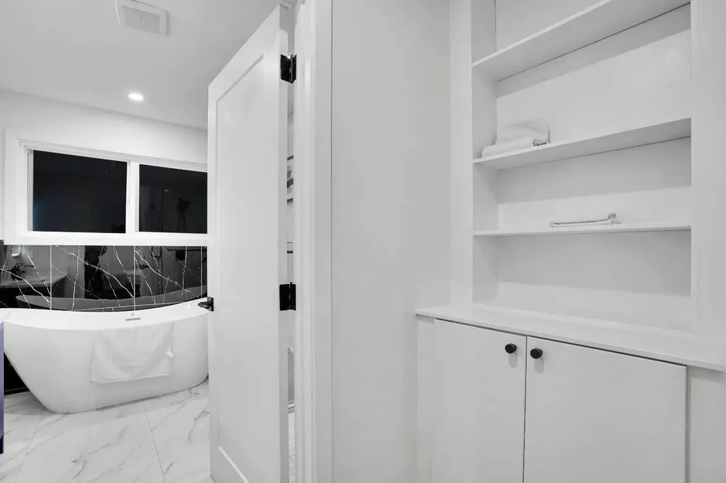 52 Franklin Drive SE Calgary AB T2H 0T9