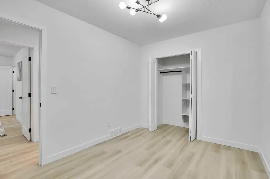 52 Franklin Drive SE Calgary AB T2H 0T9