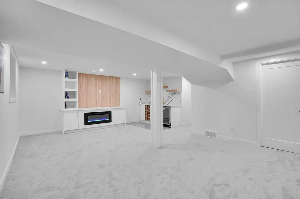 52 Franklin Drive SE Calgary AB T2H 0T9