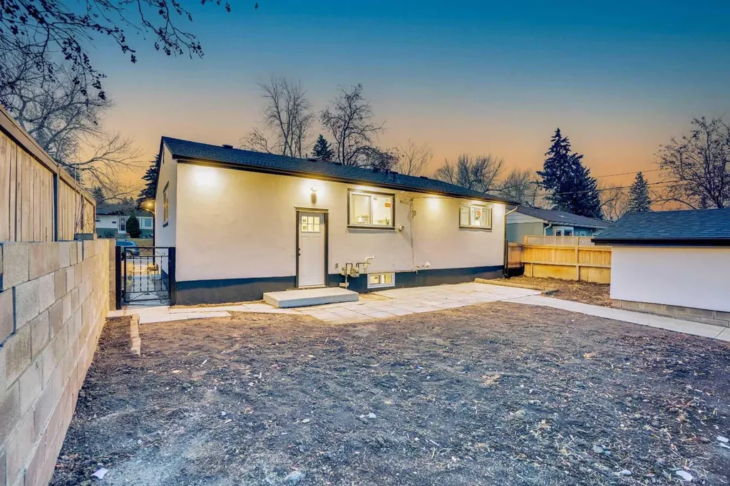 52 Franklin Drive SE Calgary AB T2H 0T9