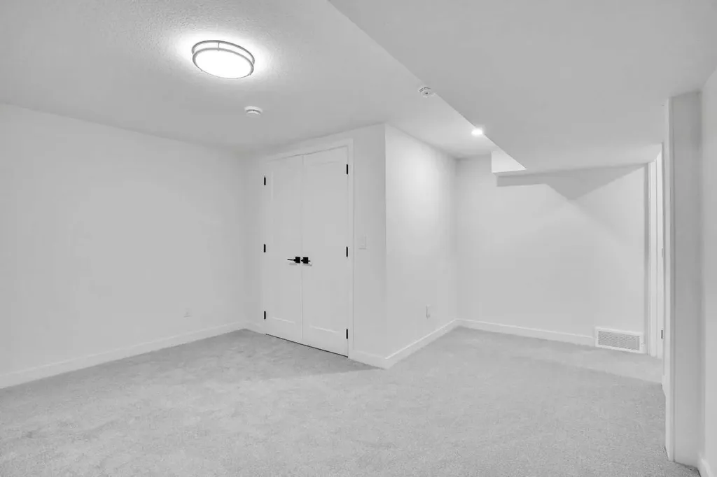 52 Franklin Drive SE Calgary AB T2H 0T9
