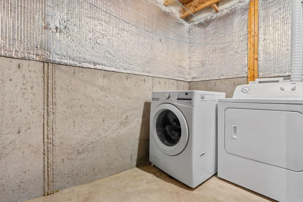 27 Bridleridge View SW Calgary AB T2Y 0A7