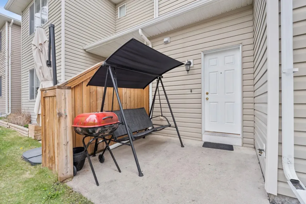 27 Bridleridge View SW Calgary AB T2Y 0A7